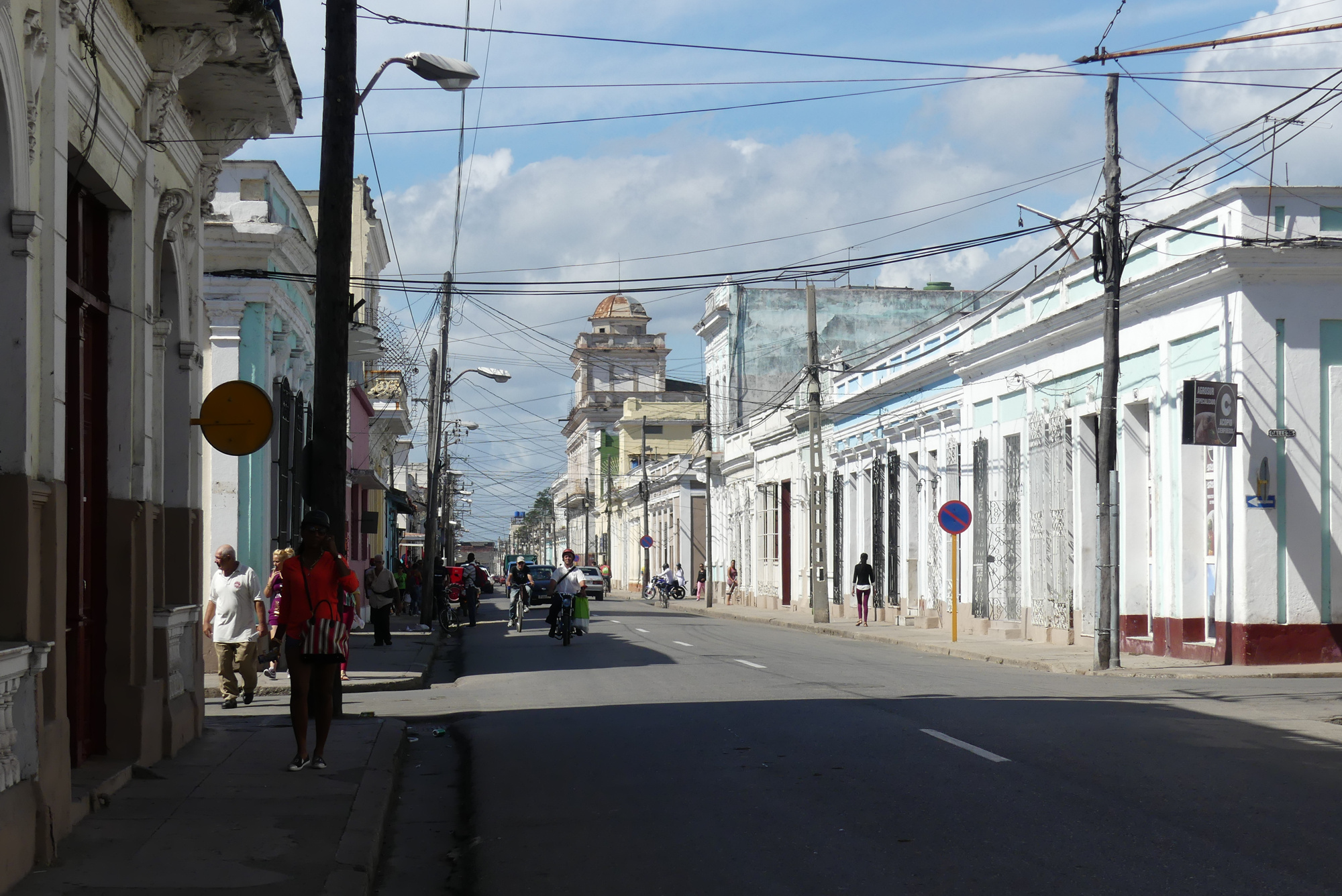 cienfuegos-street-2.jpg