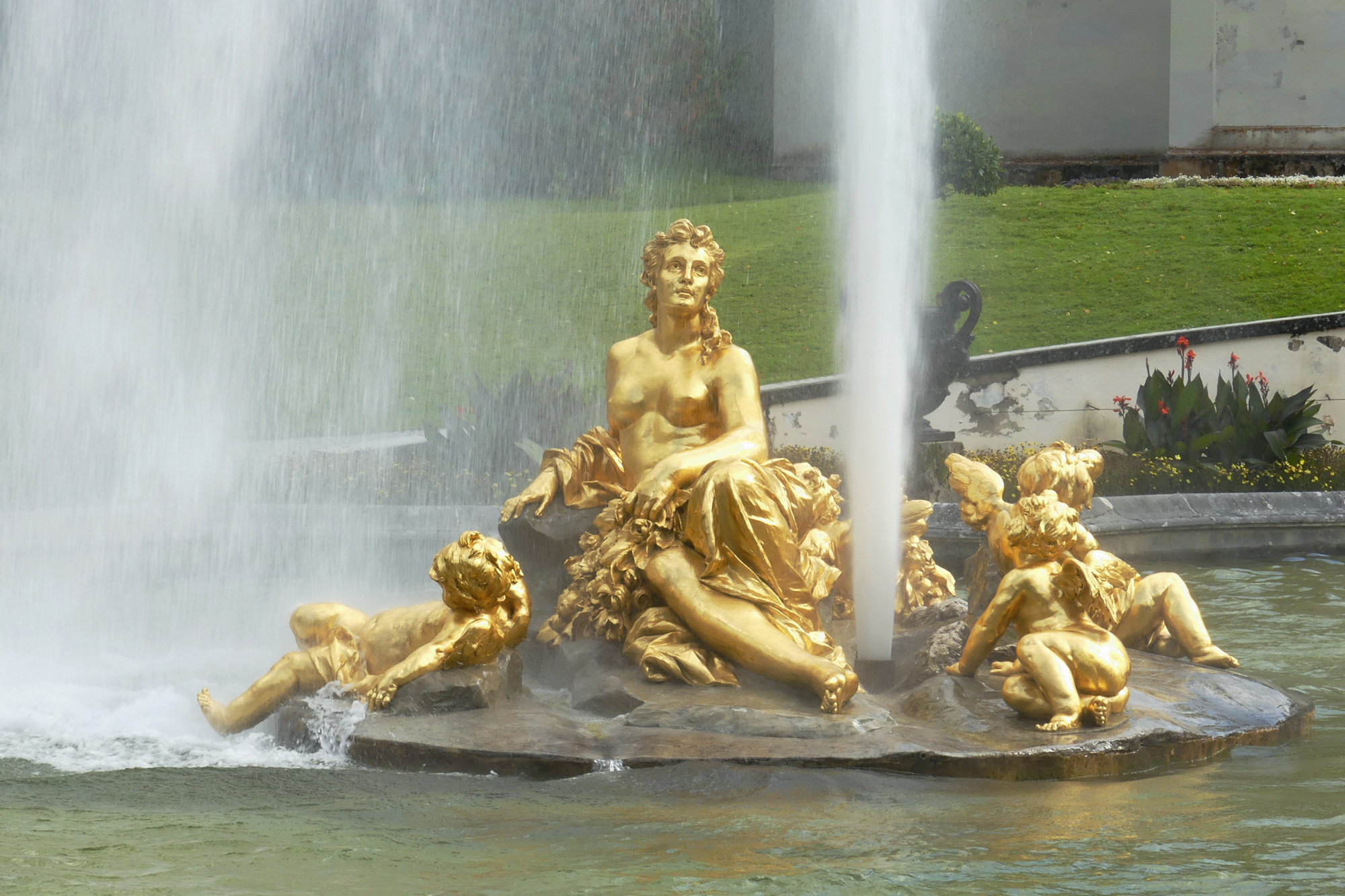 linderhof-flora-fountain.jpg